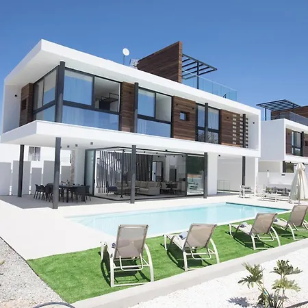 Villa The Ultimate 5 Star Holiday In With Private Pool And Close To The Beach 1705 *