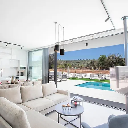 Villa The Ultimate 5 Star Holiday In With Private Pool And Close To The Beach 1705
