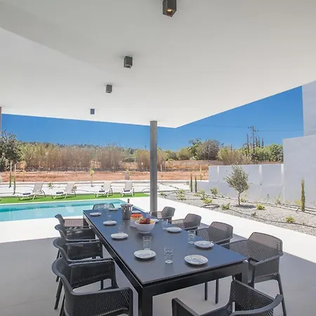 Villa The Ultimate 5 Star Holiday In With Private Pool And Close To The Beach 1705 *